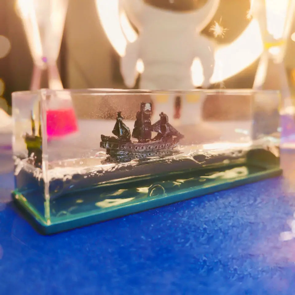 Roomix decorative home aquarium-Set sail into a world of wonder with the Roomix decorative home aquarium – a beautifully crafted piece featuring a timeless ship nestled within.