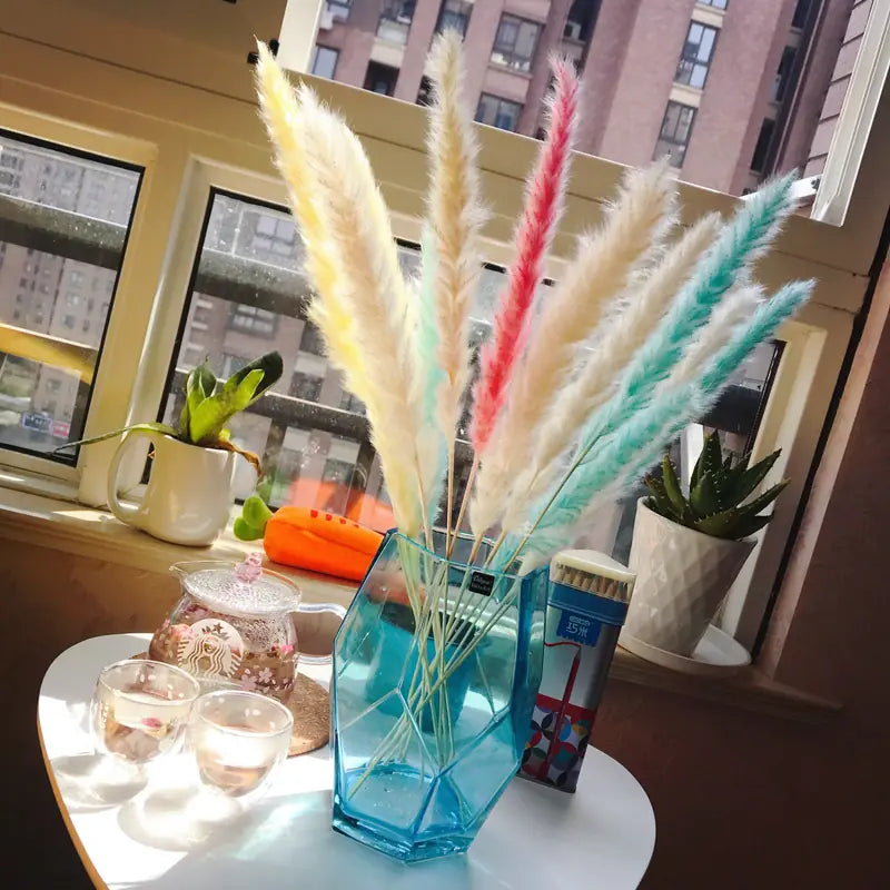 roomix designed feather- Discover the elegance of the Roomix delicately designed feather – a symbol of lightness and grace, perfect for adding a personal touch to any space.