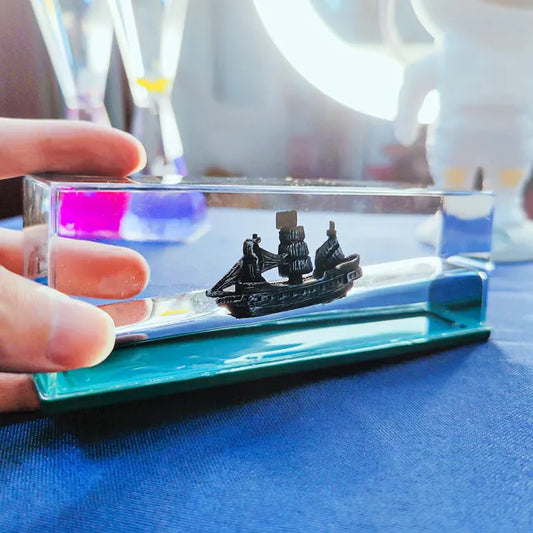 Roomix decorative home aquarium-Set sail into a world of wonder with the Roomix decorative home aquarium – a beautifully crafted piece featuring a timeless ship nestled within.